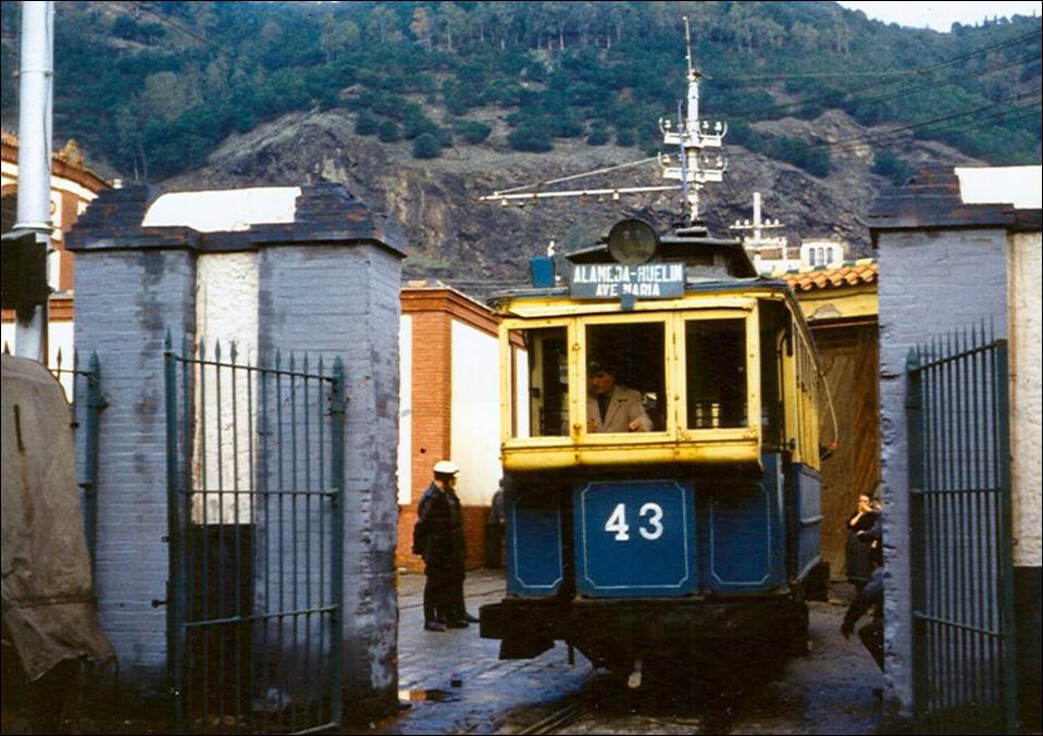 Tranvía nº 43 entrando en cocheras de calle Puerto. Archivo Francisco Arias