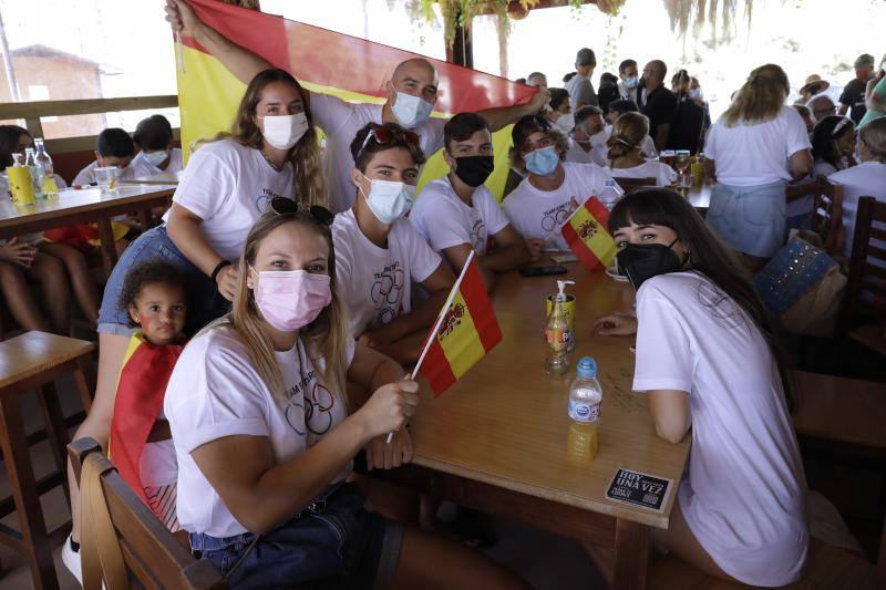 Familiares y amigos de Damián Quintero, juntos para apoyar al karateca. 