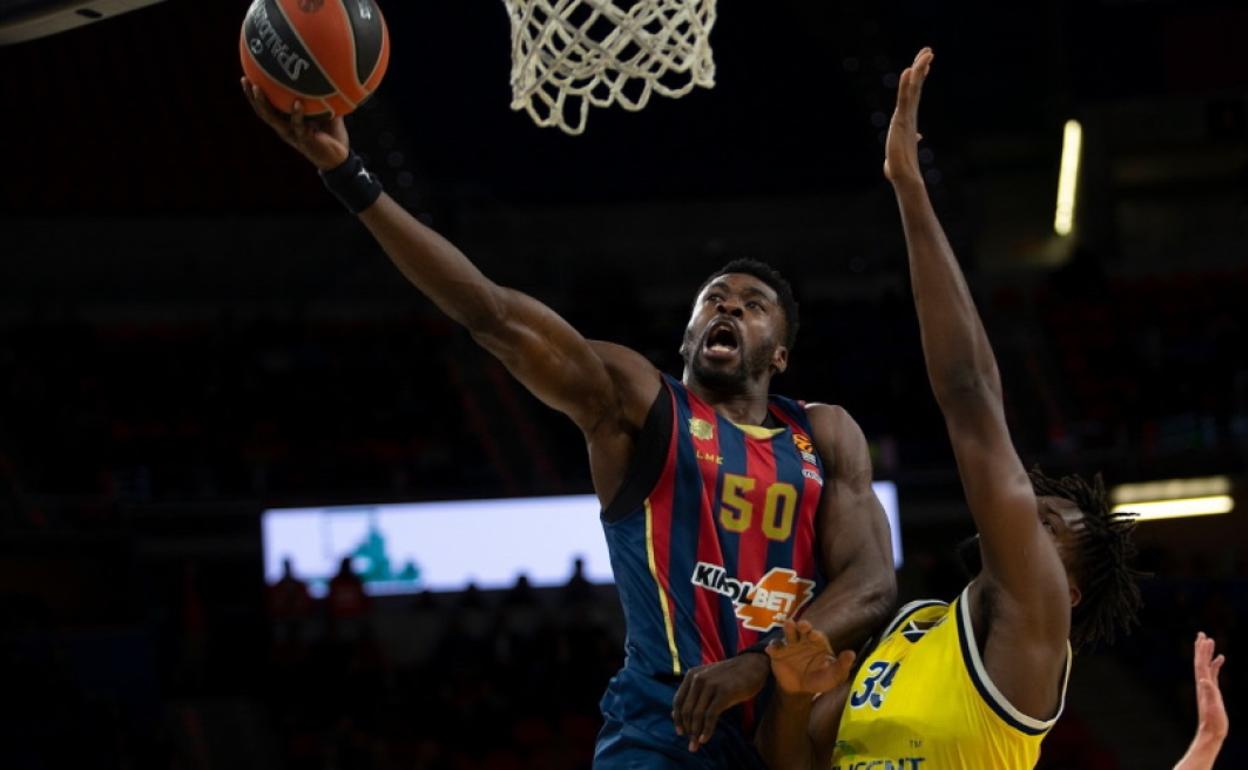 Eric en un partido con el Baskonia.