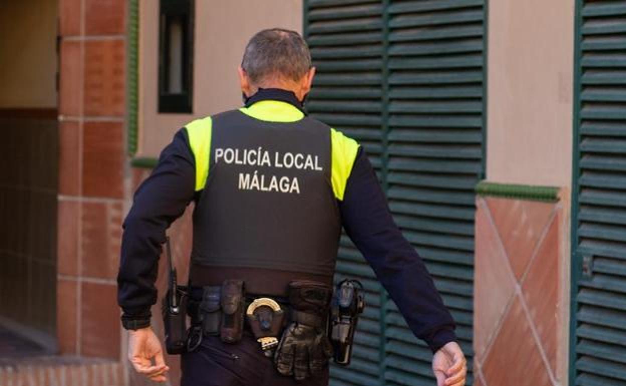 Detenidos tres individuos en Málaga por amenazar gravemente a comerciantes