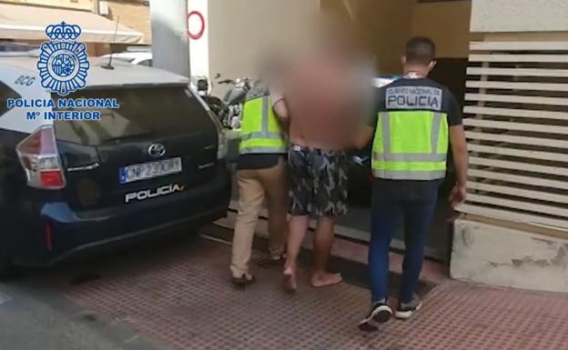 Capturan a un prófugo en Fuengirola tras intentar darse a la fuga y agredir a tres policías