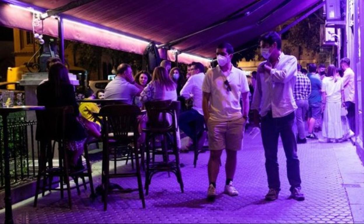 Restricciones Covid Andalucía: El Supremo tumba la idea de la Junta de imponer el pasaporte Covid para entrar en bares de copas y discotecas