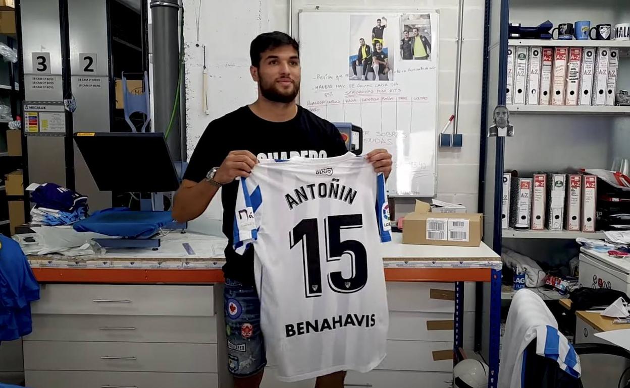 Imagen del vídeo realizado por el Málaga para anunciar el regreso de Antoñín al equipo.