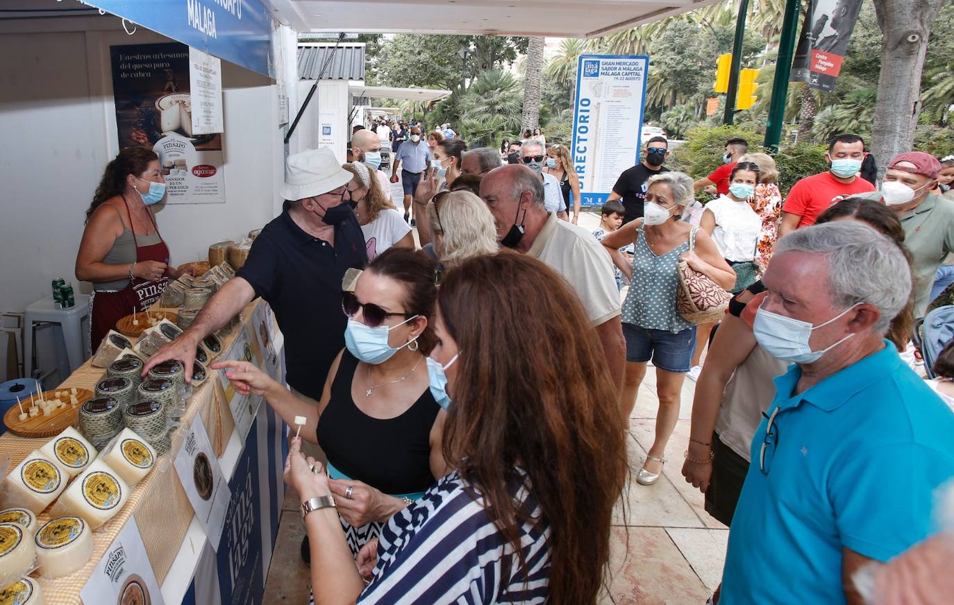 El Parque y la plaza de la Marina acogen esta feria gastronómica durante cuatro días. 