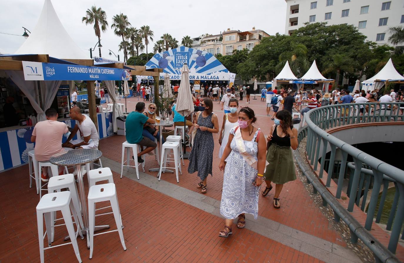 El Parque y la plaza de la Marina acogen esta feria gastronómica durante cuatro días. 