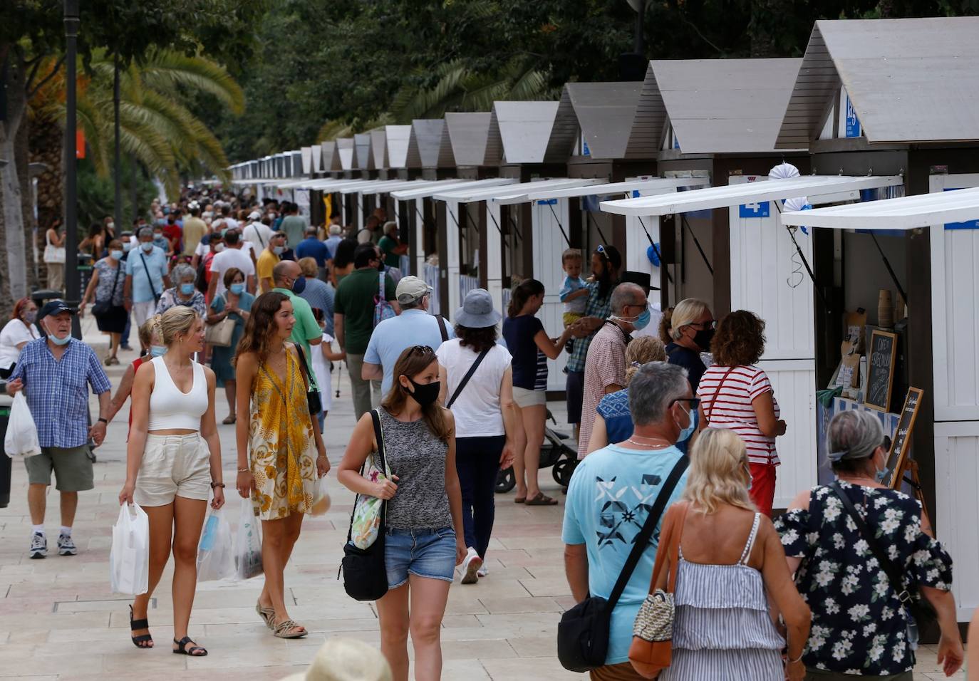 El Parque y la plaza de la Marina acogen esta feria gastronómica durante cuatro días. 