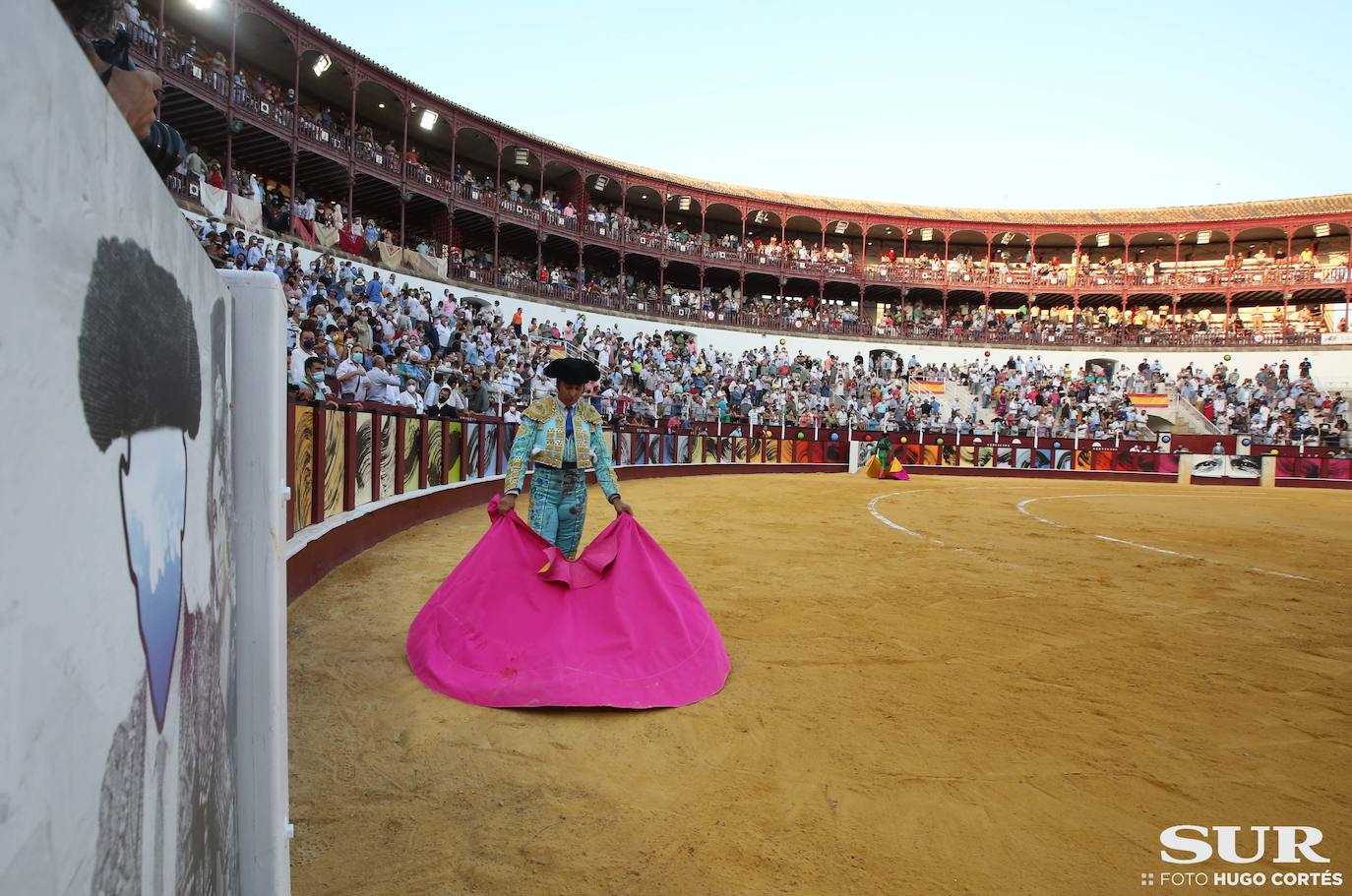 Morante corta una oreja tras una faena de arte y entrega en una tarde marcada por la mansedumbre del ganado y el buen toreo a la verónica. Vuelta para Aguado y soberbio Ortega con el capote 