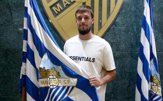 Imagen principal - Varios momentos de la presentación de Cufré y Genaro con el Málaga.
