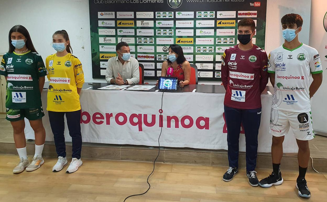 El Iberoquinoa estrena camisetas y gana en Córdoba