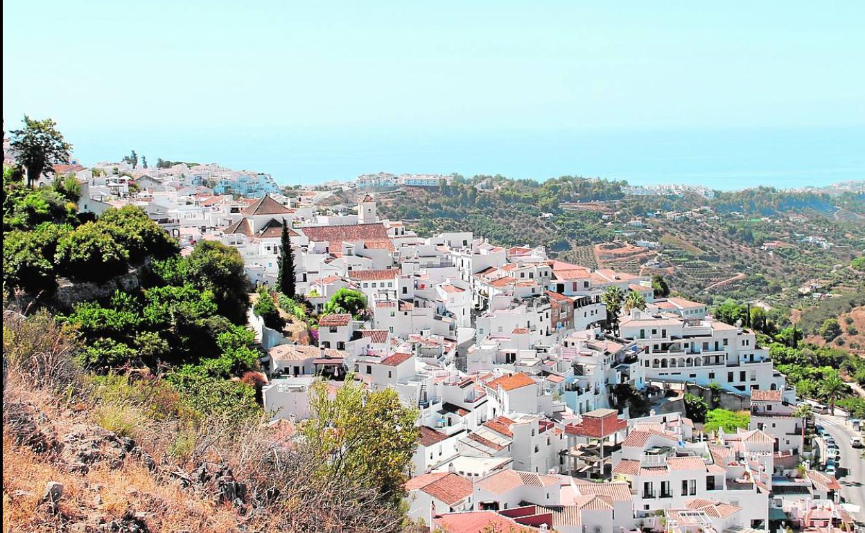 Desde el casco urbano de Frigiliana se tiene una espectacular vista de la costa. 