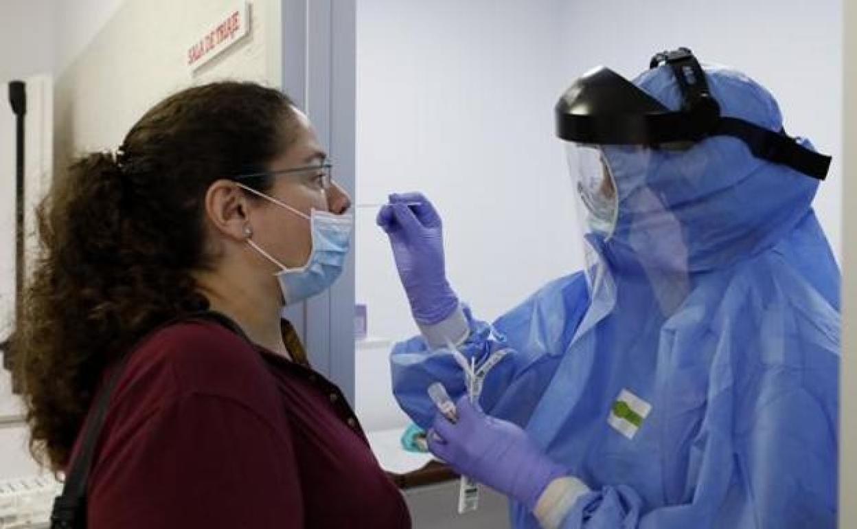 Medidas covid Andalucía: El TSJA suspende la orden andaluza que imponía pruebas diagnósticas a personal sanitario y de residencias