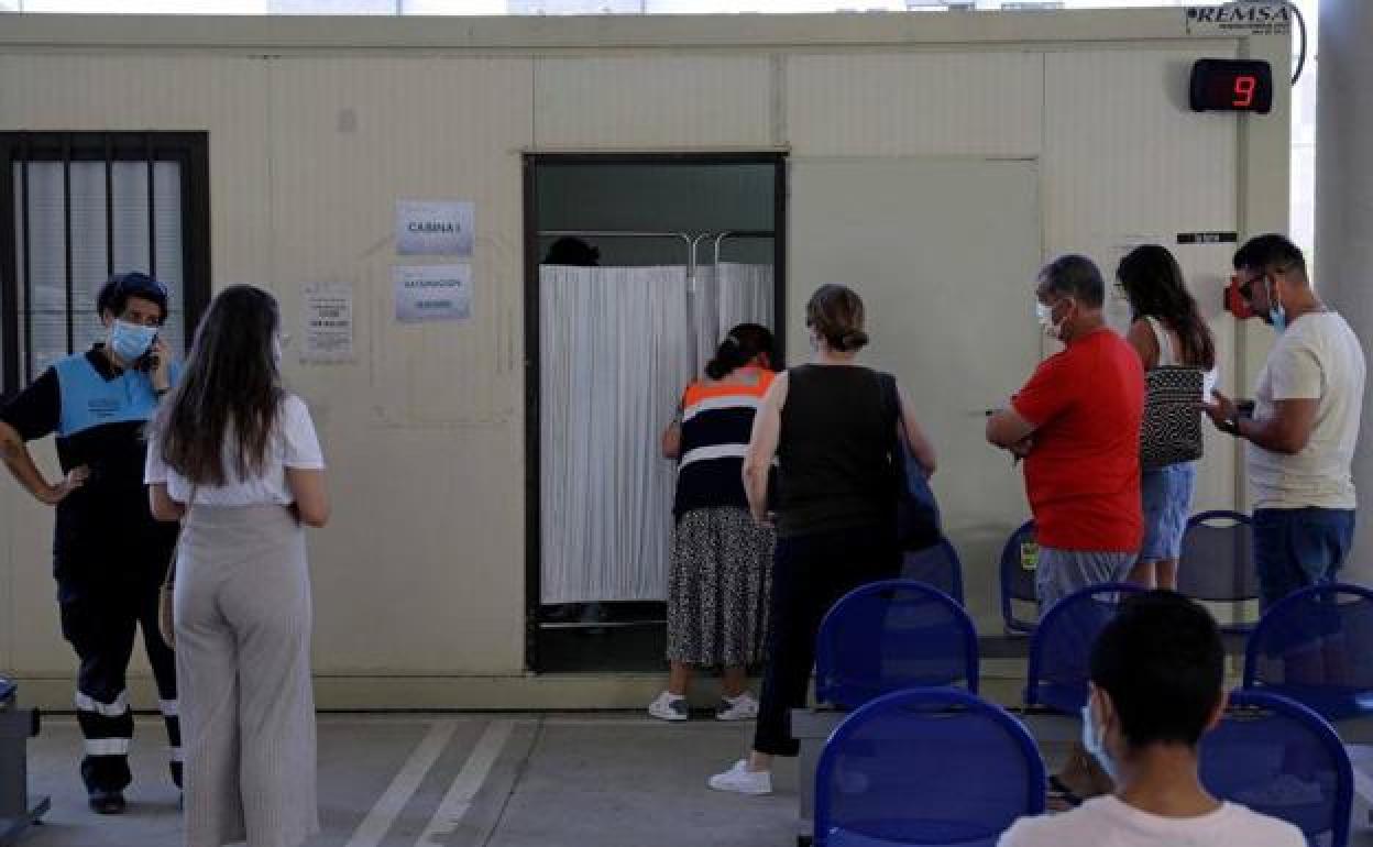 El 88,7% de los mayores de 12 años están vacunados con al menos una dosis en Andalucía