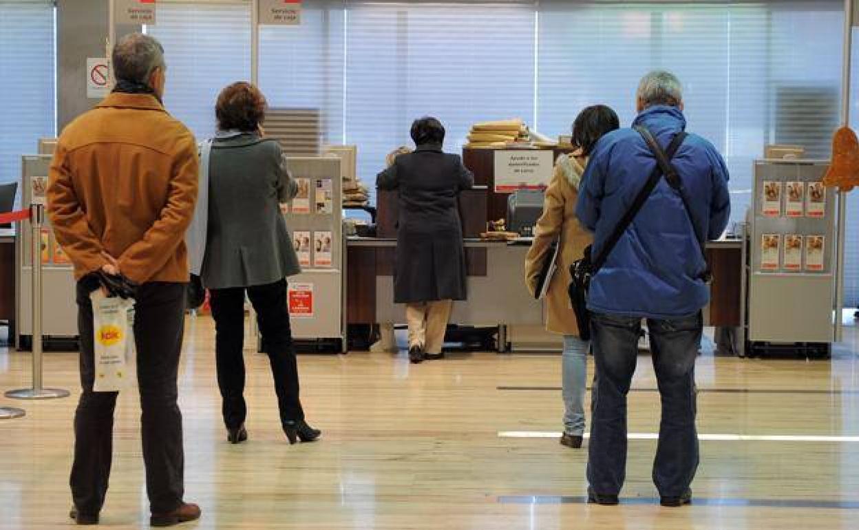 ¿Puede el banco fijar un horario concreto para que los clientes paguen los recibos en ventanilla?