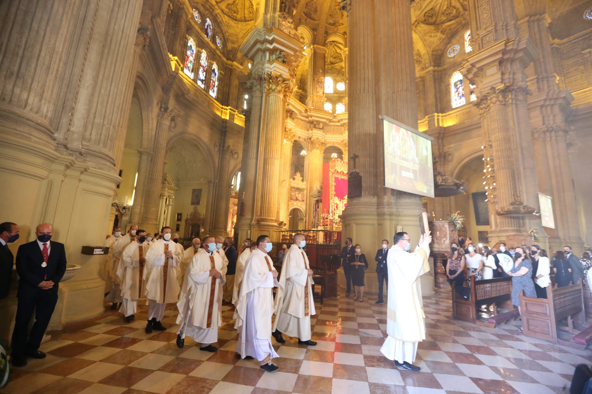 Ofrenda floral a la Virgen de la Victoria