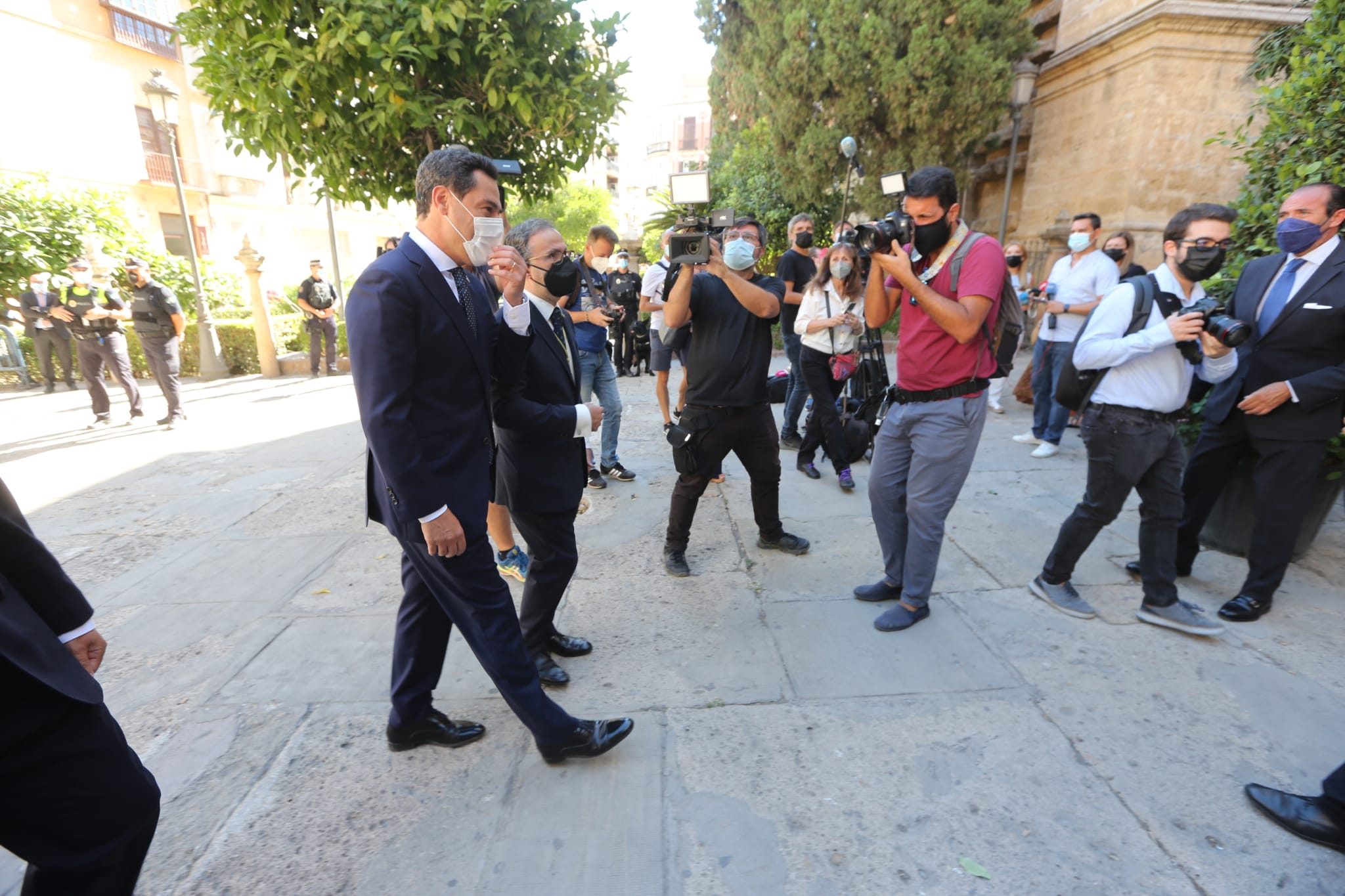 Ofrenda floral a la Virgen de la Victoria