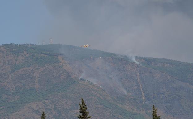 Se aleja el peligro del pirocúmulo, la nube más temida en un incendio