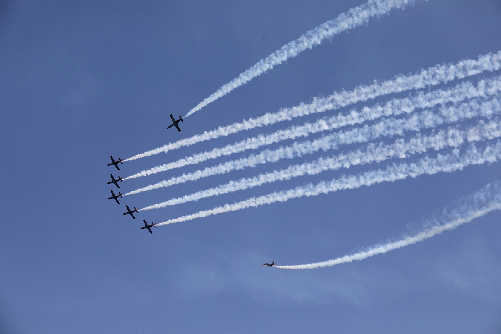 El espectáculo de las 35 aeronaves se ha desarrollado este domingo sin incidentes, tras el parón de 2020 por la pandemia