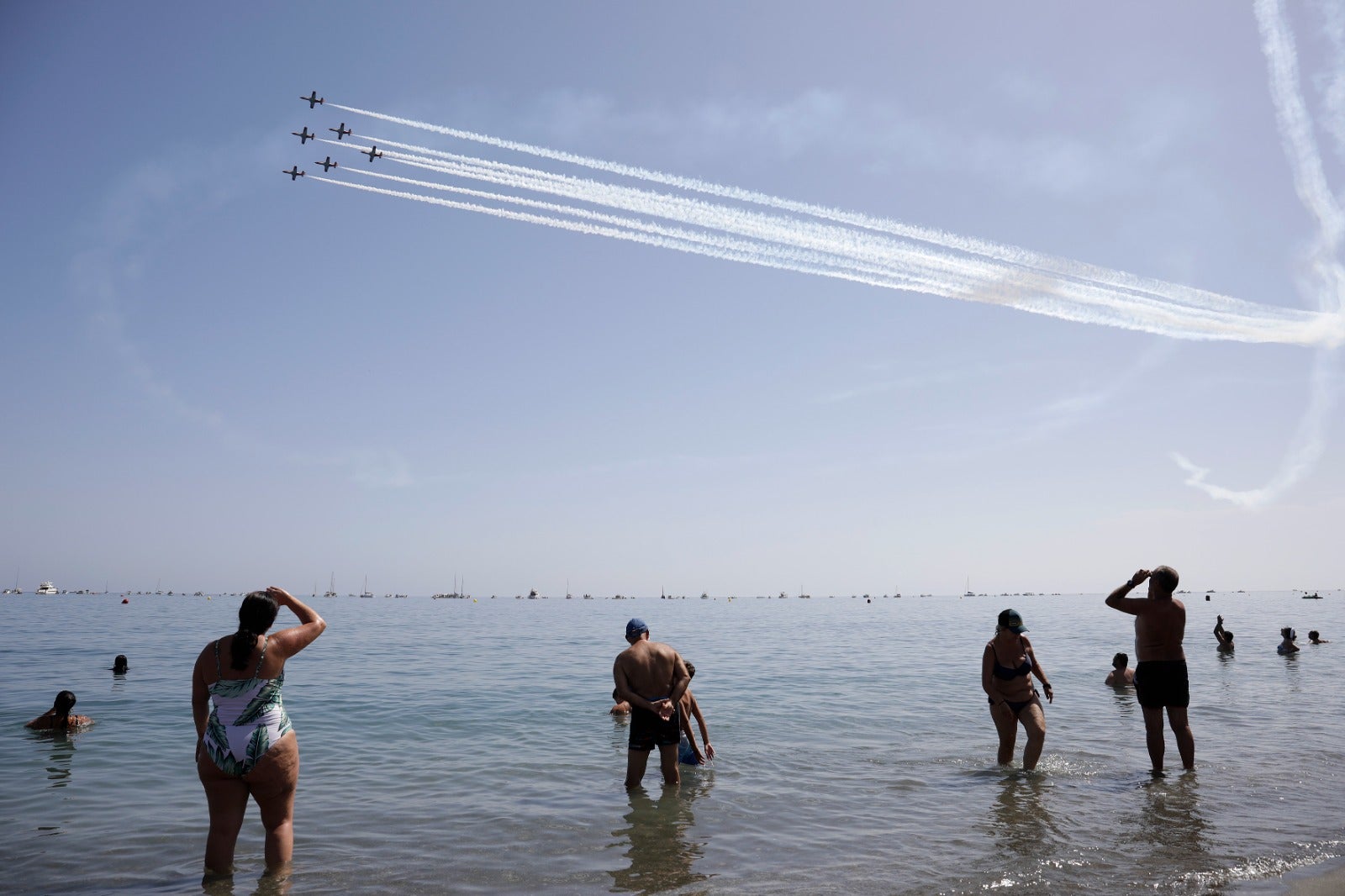 El espectáculo de las 35 aeronaves se ha desarrollado este domingo sin incidentes, tras el parón de 2020 por la pandemia