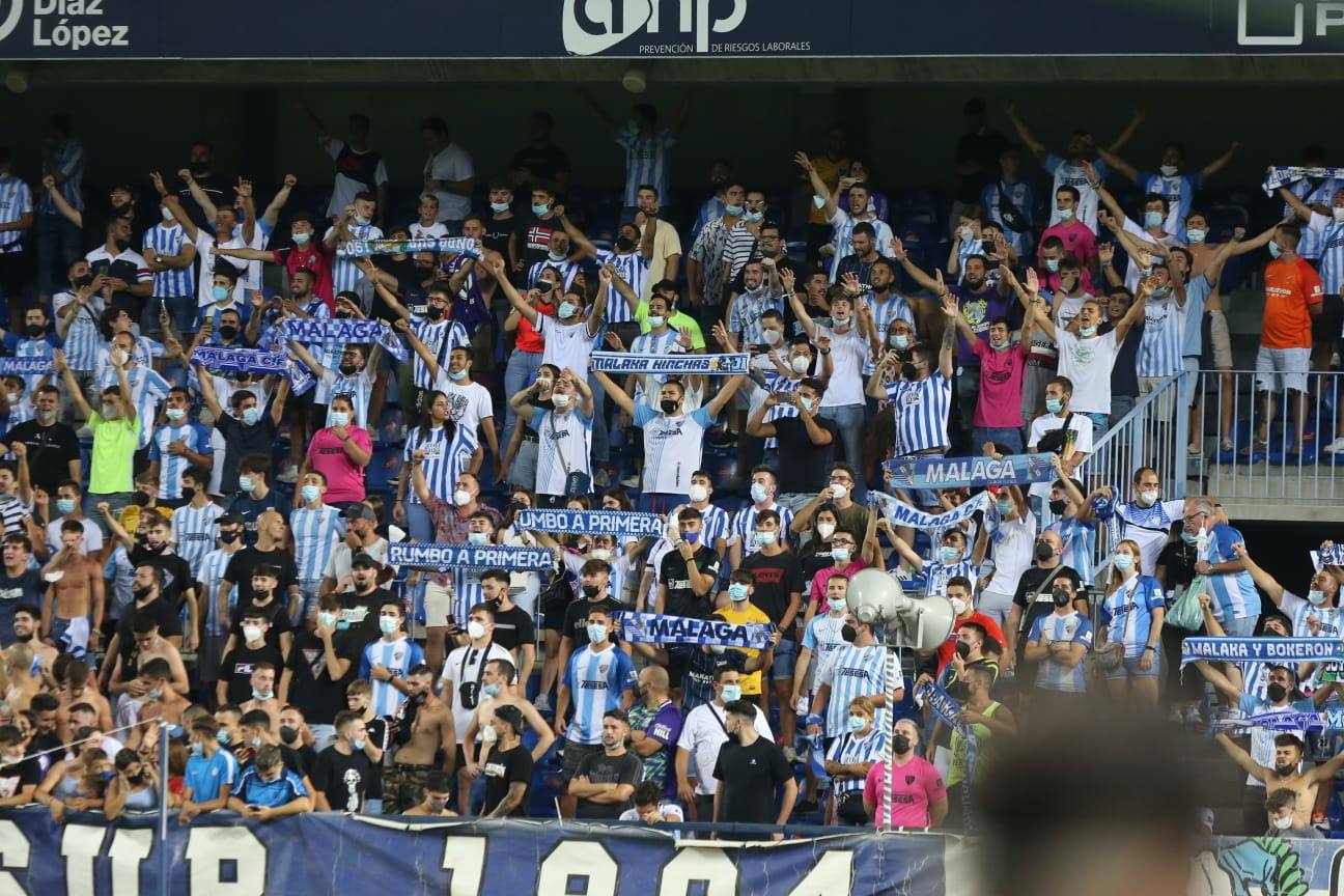 La Rosaleda volvió a mostrar un gran ambiente este domingo, pese a las restricciones por el covid 