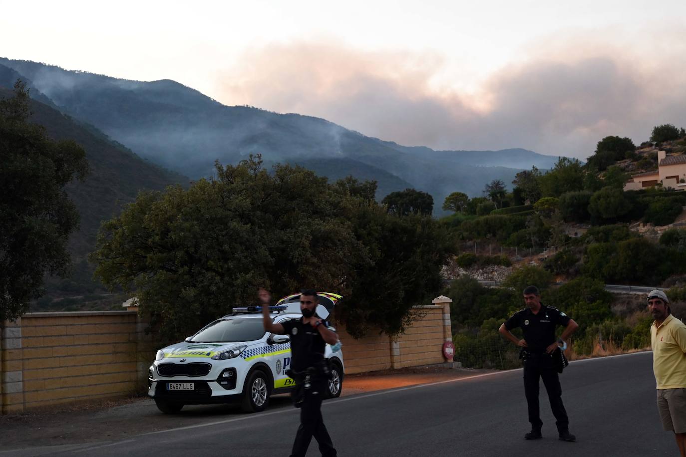 La situación del fuego obliga al desalojo de Alpandeire, Júzcar, Faraján y Pujerra, además de Jubrique y Genalguacil