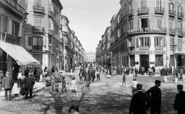 Imagen del Nuevo Hotel Victoria hacia 1910, donde 14 años antes tuvo lugar la primera proyección. Es probable que una de las escenas proyectadas fuera la llegada a la estación del tren grabada por los Lumière. 