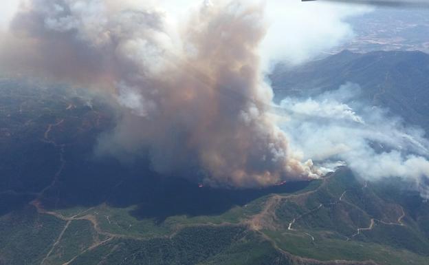 El incendio forestal que arrasa Sierra Bermeja