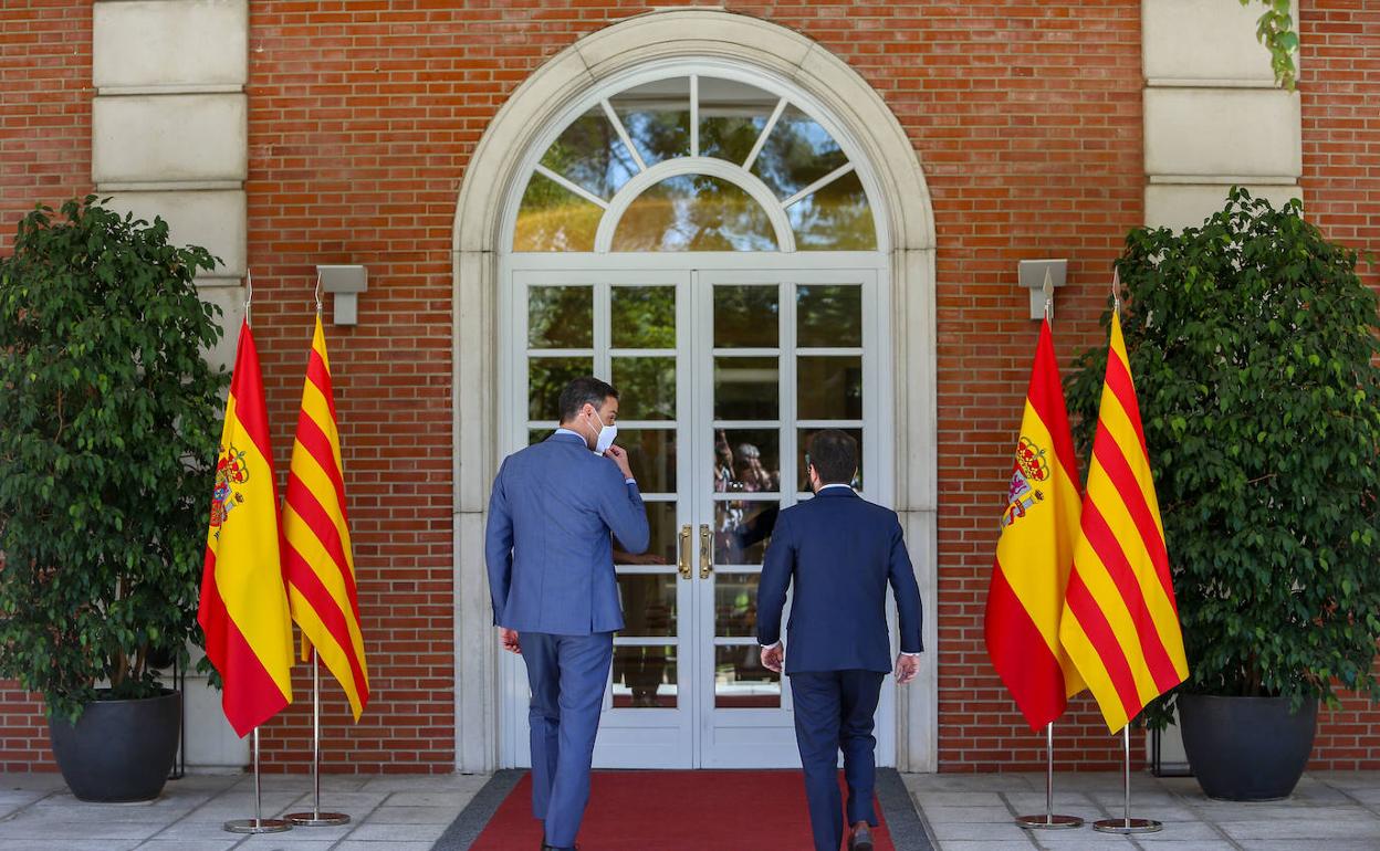 Sánchez y Aragonès entran en la Moncloa en la primera reunión entre ambos presidentes el pasado 29 de junio. 