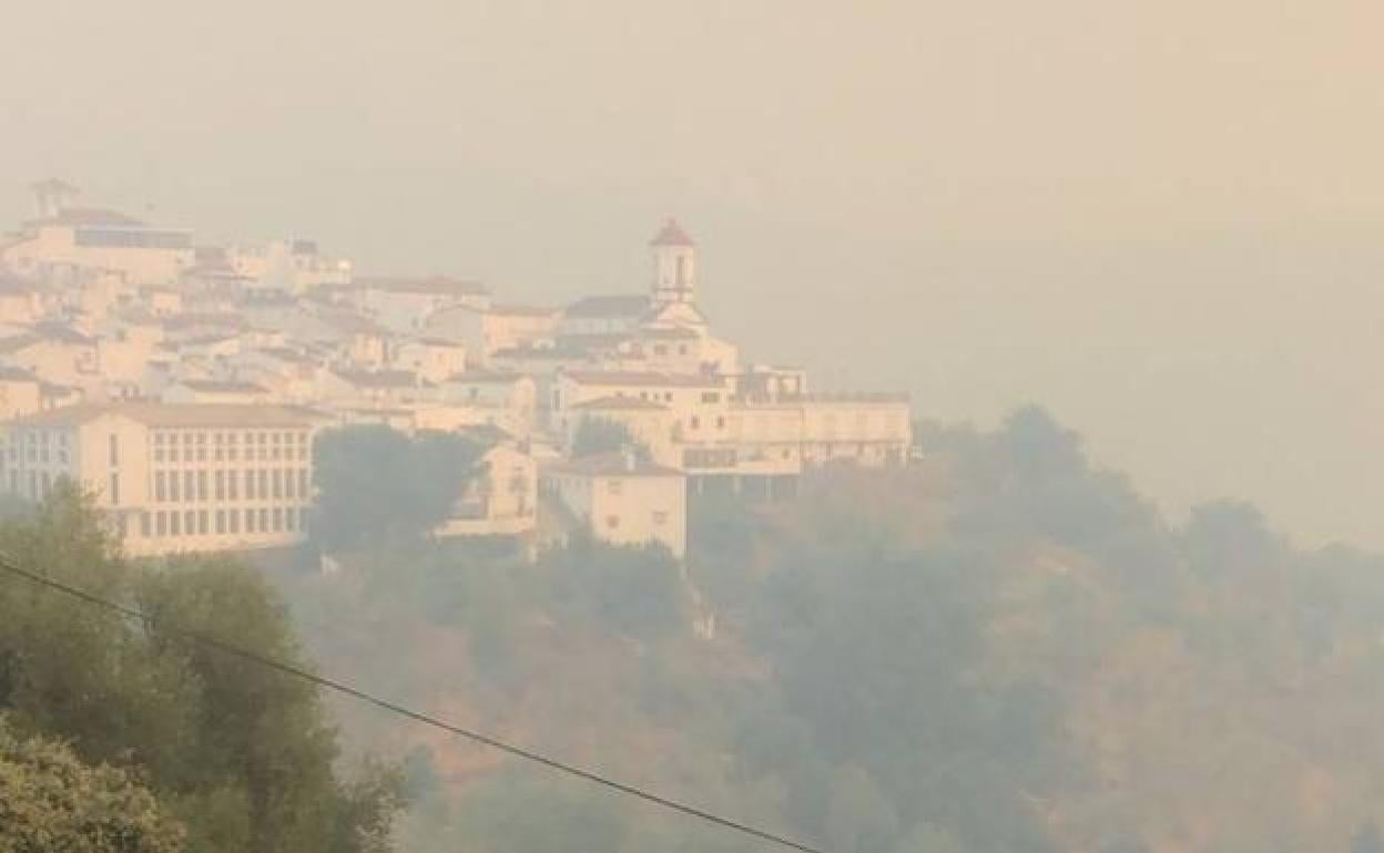 Nube de humo en Genalguacil. 