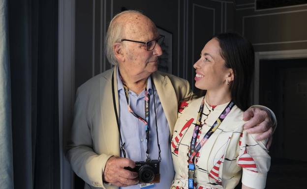 El director Carlos Saura y su hija Anna Saura, productora de 'Rosa Rosae. La Guerra Civil'.