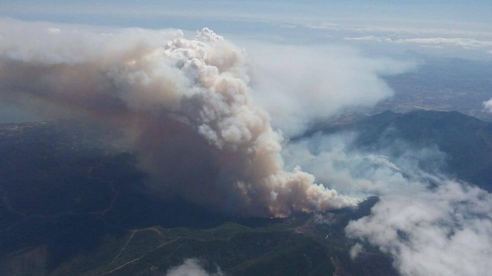Imágenes inéditas del incendio de Sierra Bermeja desde el aire