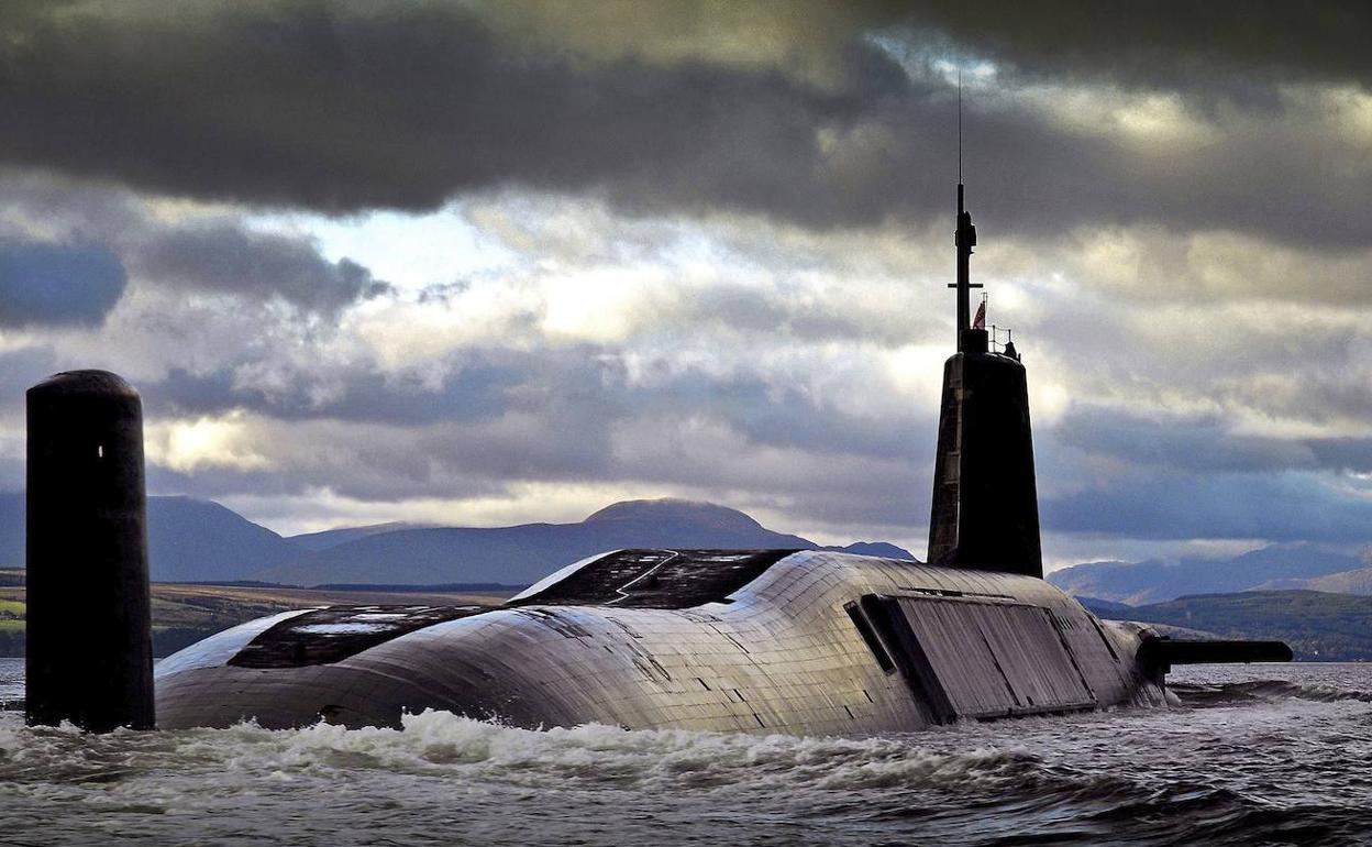 Submarino británico HMS Vengance.
