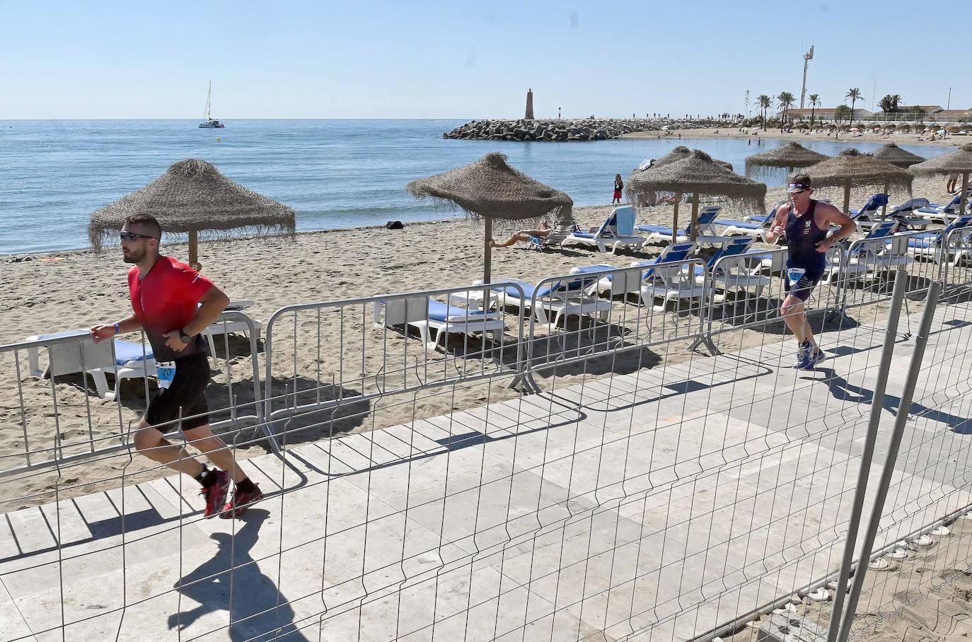 La prueba ha constado de dos kilómetros a nado desde en la playa de Levante de Puerto Banús, 90 en bicicleta, con un recorrido que va desde Marbella hasta Cártama y otros 21 kilómetros a pie por el paseo marítimo.