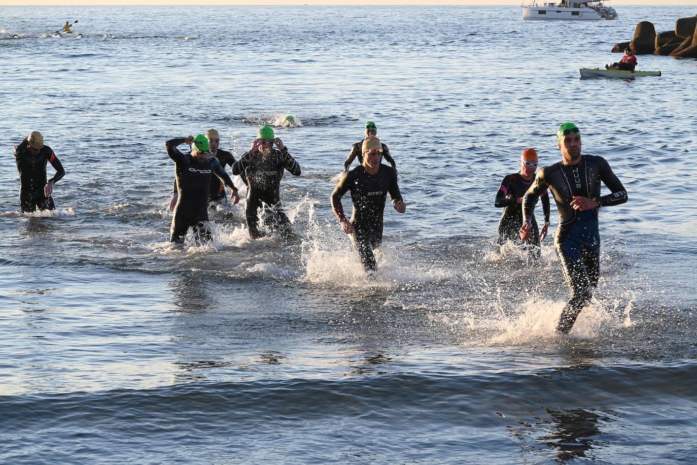 La prueba ha constado de dos kilómetros a nado desde en la playa de Levante de Puerto Banús, 90 en bicicleta, con un recorrido que va desde Marbella hasta Cártama y otros 21 kilómetros a pie por el paseo marítimo.