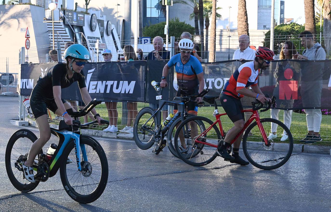 La prueba ha constado de dos kilómetros a nado desde en la playa de Levante de Puerto Banús, 90 en bicicleta, con un recorrido que va desde Marbella hasta Cártama y otros 21 kilómetros a pie por el paseo marítimo.