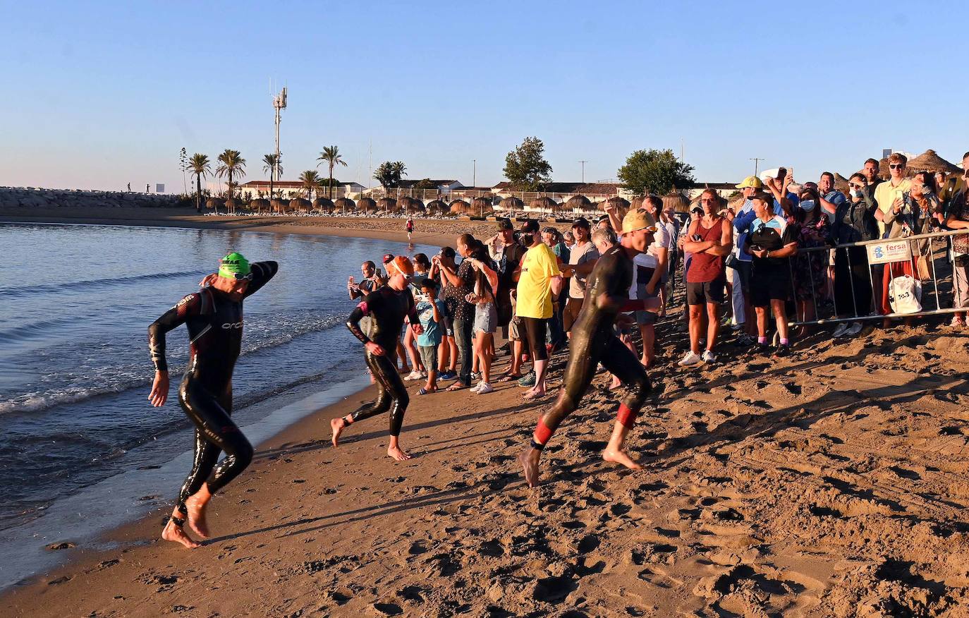 La prueba ha constado de dos kilómetros a nado desde en la playa de Levante de Puerto Banús, 90 en bicicleta, con un recorrido que va desde Marbella hasta Cártama y otros 21 kilómetros a pie por el paseo marítimo.