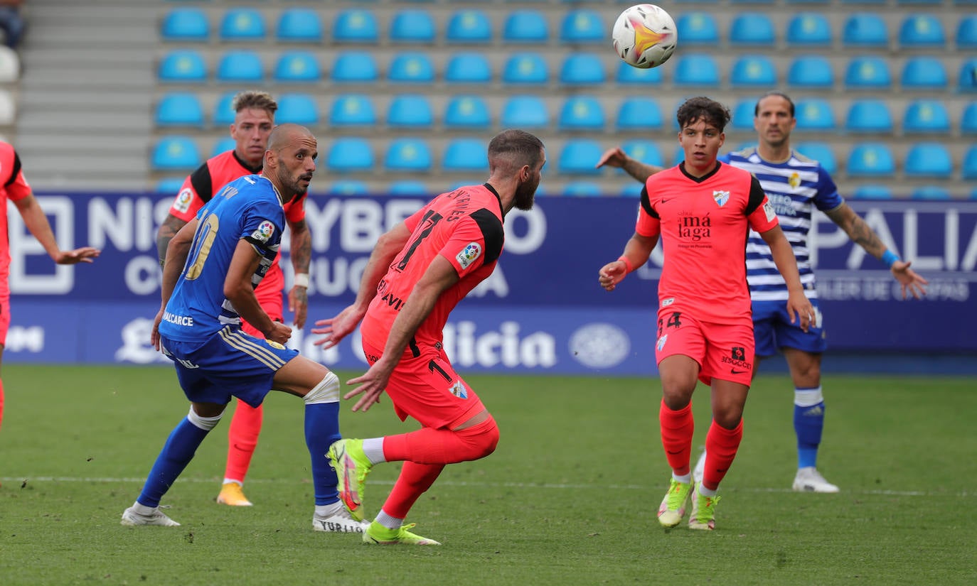 El Málaga cae en su visita a la Ponferradina (4-0). 