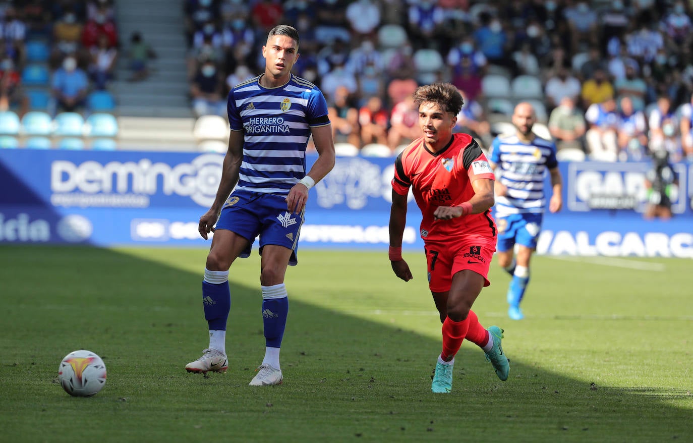 El Málaga cae en su visita a la Ponferradina (4-0). 