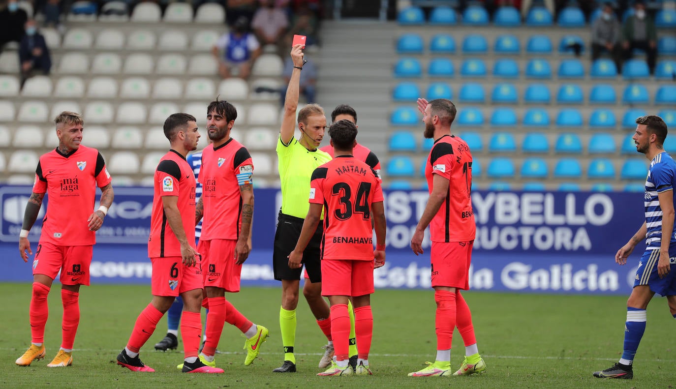 El Málaga cae en su visita a la Ponferradina (4-0). 