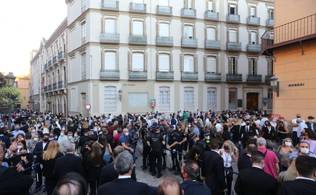 Dispositivo policial en la confluencia de las calles Císter, Santa María y San Agustín. 