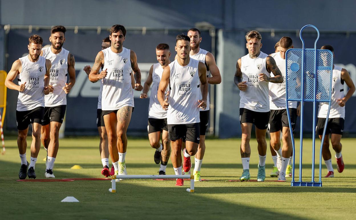 Jugadores del Málaga, durante una sesión de entrenamiento. 