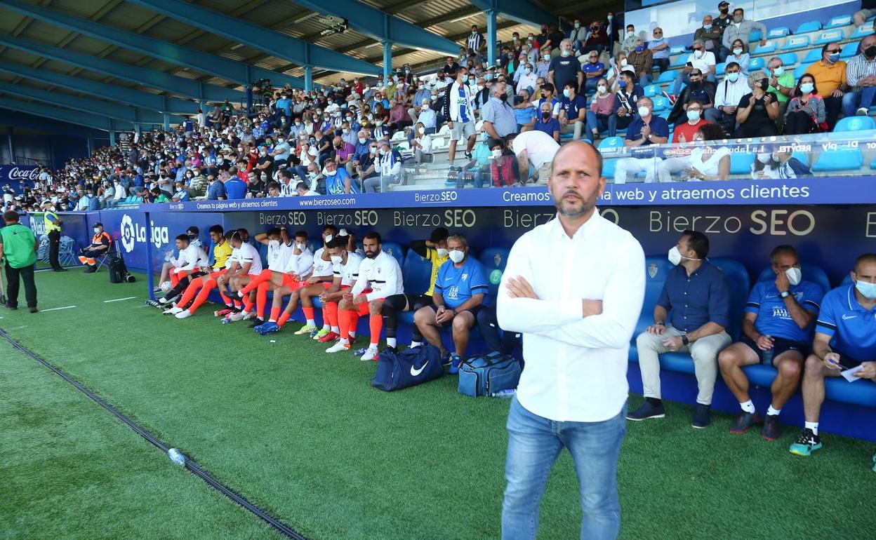 José Alberto, poco antes del comienzo del encuentro en Ponferrada. 