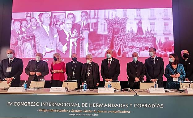 Autoridades participantes en la inauguración del congreso. 