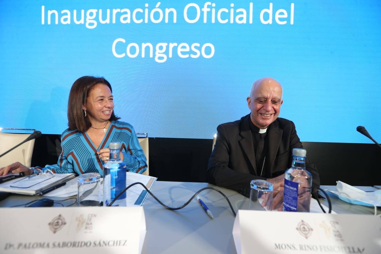 Imagen secundaria 1 - Imágenes de la inauguración del congreso. 