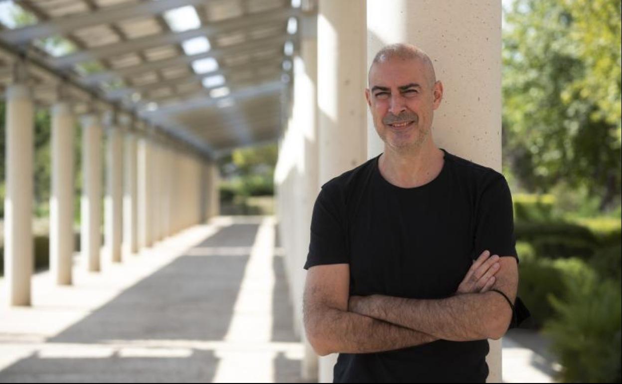 Marcos Fajardo, en la ETSI Informática de la Universidad, escuela en la que estudió. 