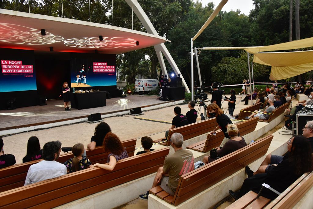 Fotos: Vuelve la Noche Europea de los Investigadores a Málaga