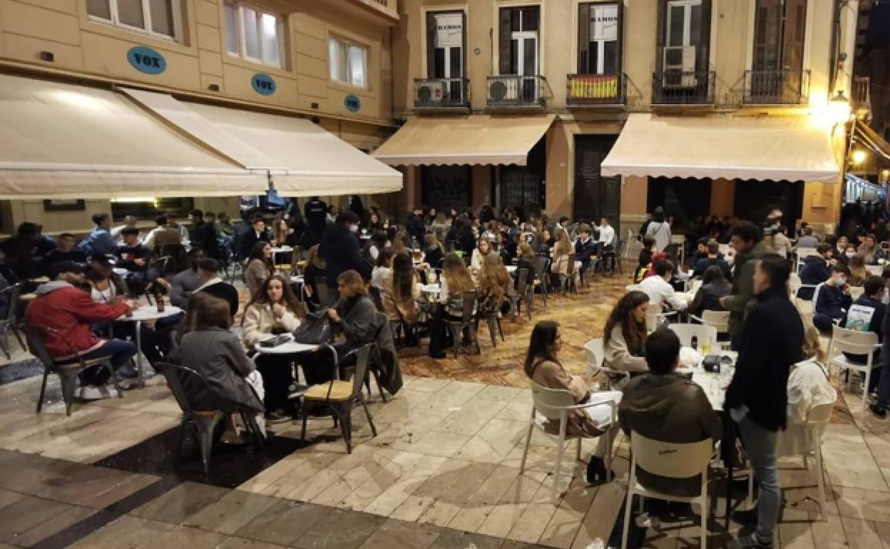 Ambiente en la plaza Mitjana la pasada navidad. 