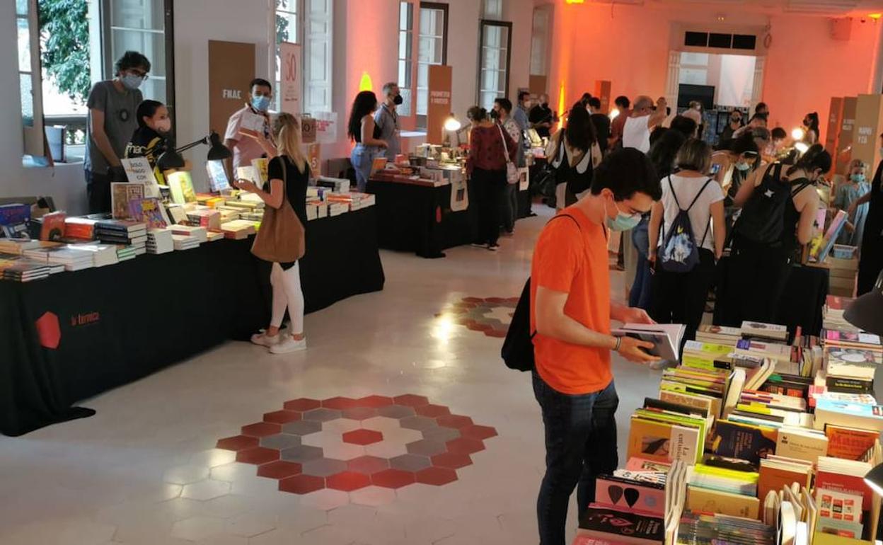 Asistentes a la Noche de los Libros. 