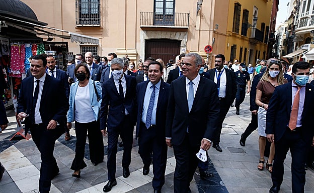 Los ministros dieron un paseo por el centro y visitaron la Catedral. 