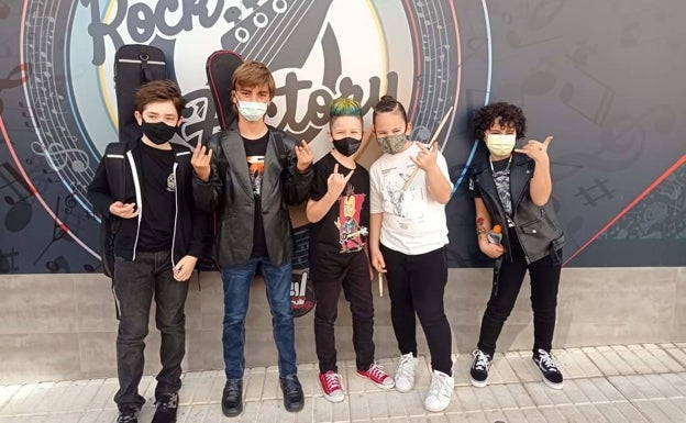 Los Crackids, banda de la que forma parte David. 
