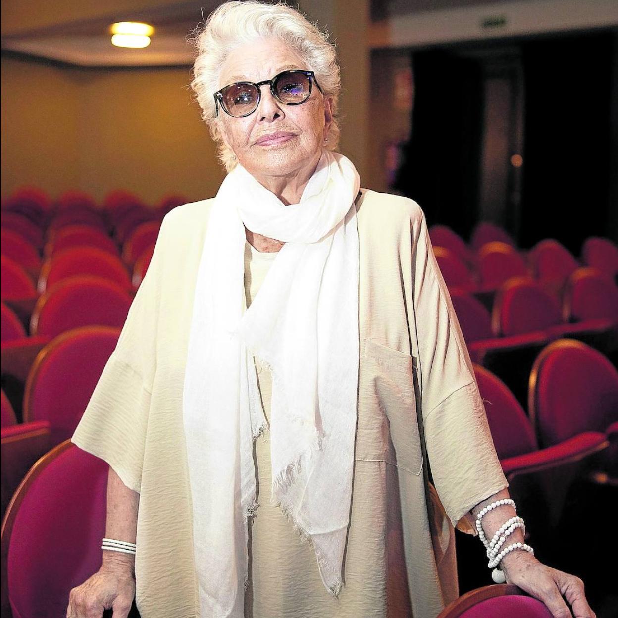 Lola Herrera sigue en los escenarios en plena forma con 88 años.